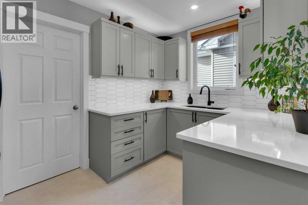 Row / Townhouse for Sale in 902, 8000 Wentworth Drive SW|Calgary, Alberta T3H5K9 3