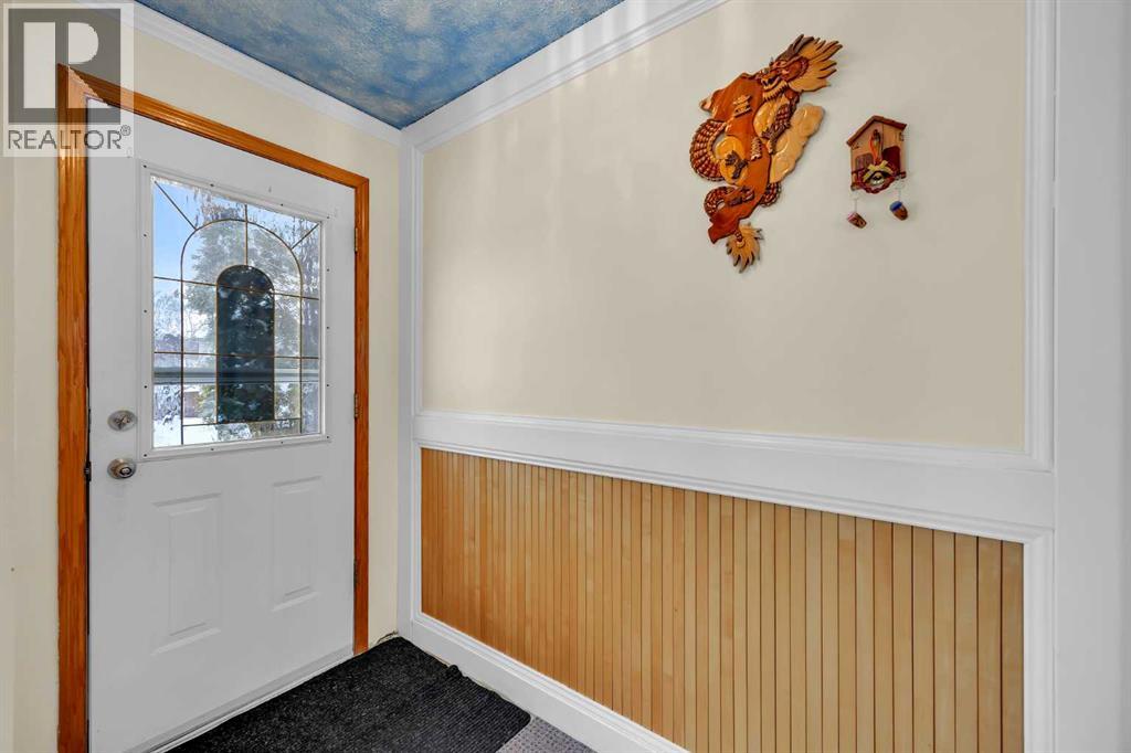 House for Sale in 12 Whitaker Close NE|Calgary, Alberta T1Y5K3 3