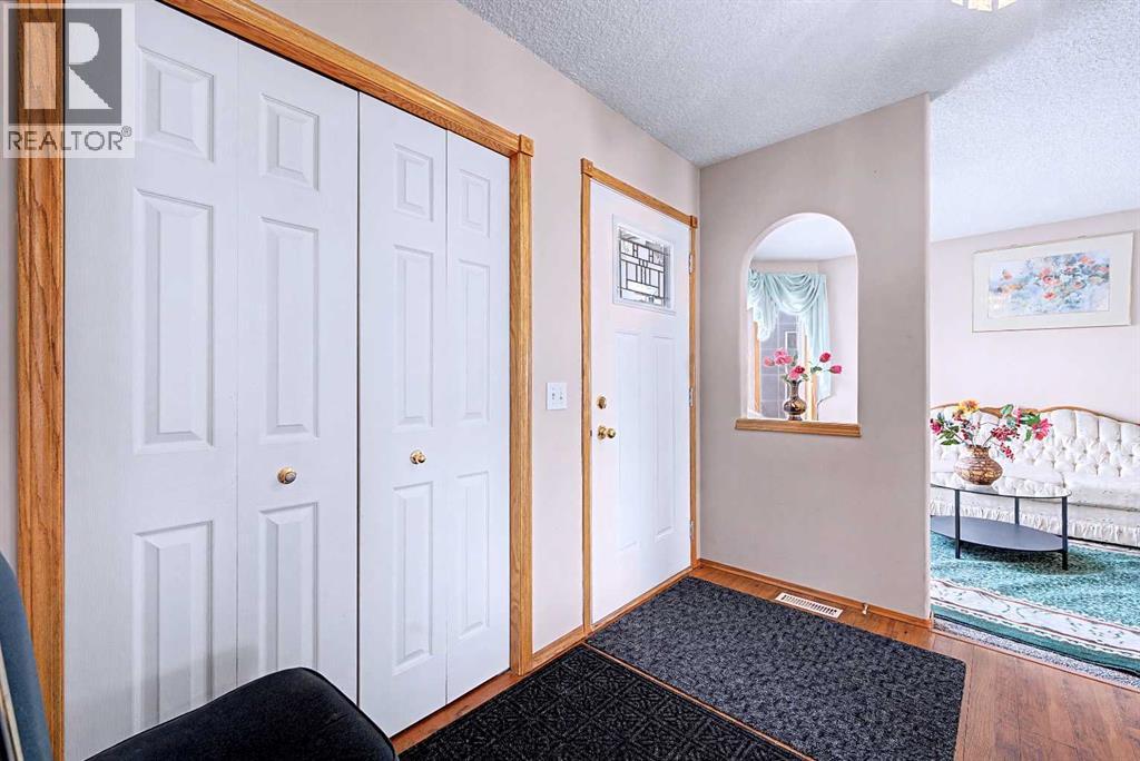 House for Sale in 433 Coral Springs Place NE|Calgary, Alberta T3J3R1 2