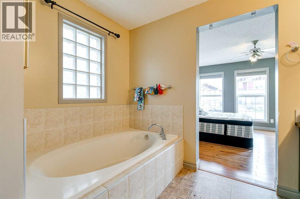 House for Sale in 79 Prestwick Street SE|Calgary, Alberta T2Z4K9 4