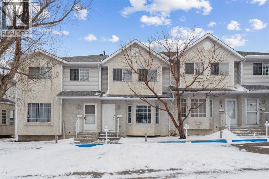 Row / Townhouse for Sale in 11 BEDFORD Manor NE|Calgary, Alberta T3K4B8 4