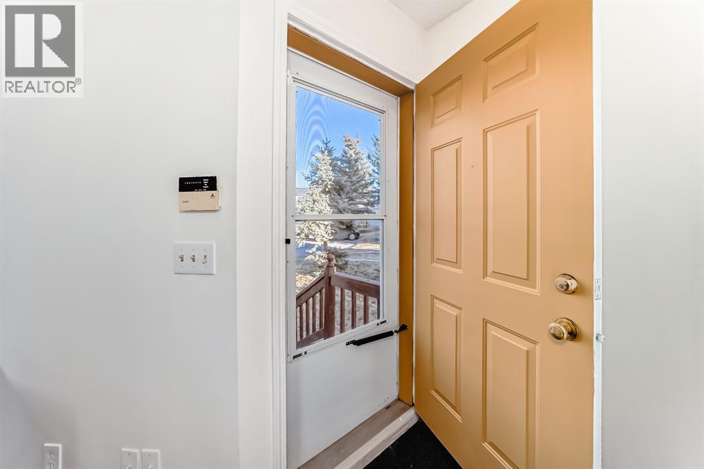 House for Sale in 11 MARTINRIDGE Place NE|Calgary, Alberta T3J3B8 4