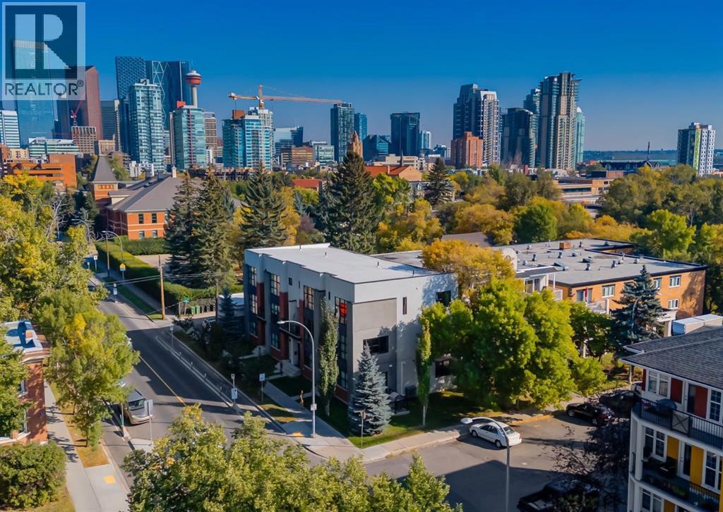 Row / Townhouse for Sale in 2020 2 Street SW|Calgary, Alberta T2S1S3 2