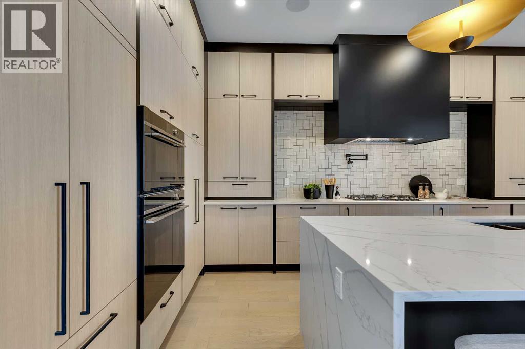 House for Sale in 336 Normandy Drive SW|Calgary, Alberta T3E7J6 3