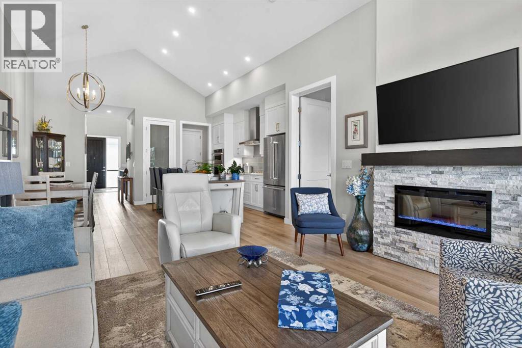 Row / Townhouse for Sale in 206 Crestridge Common SW|Calgary, Alberta T3B6J5 3