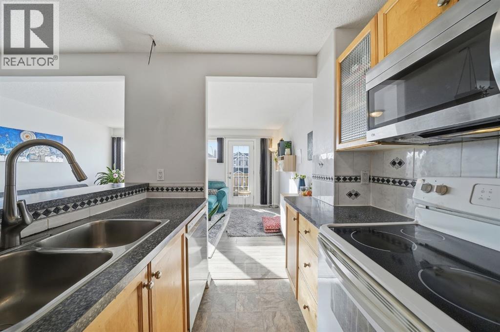 Row / Townhouse for Sale in 49 Royal Birch Mount NW|Calgary, Alberta T3G5W7 5