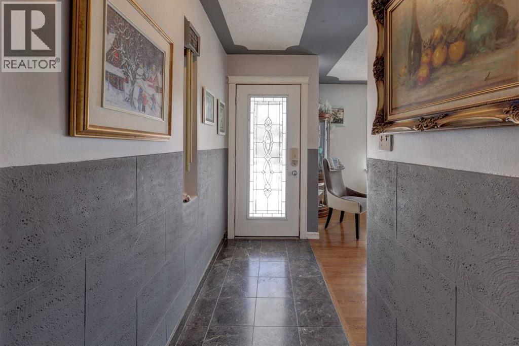 House for Sale in 1307 Windsor Street NW|Calgary, Alberta T2N3X2 3