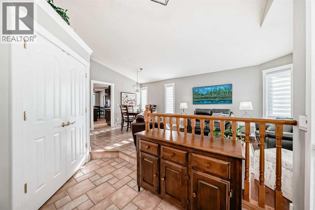 House for Sale in 76 Riverside Way SE|Calgary, Alberta T2C3V8 3