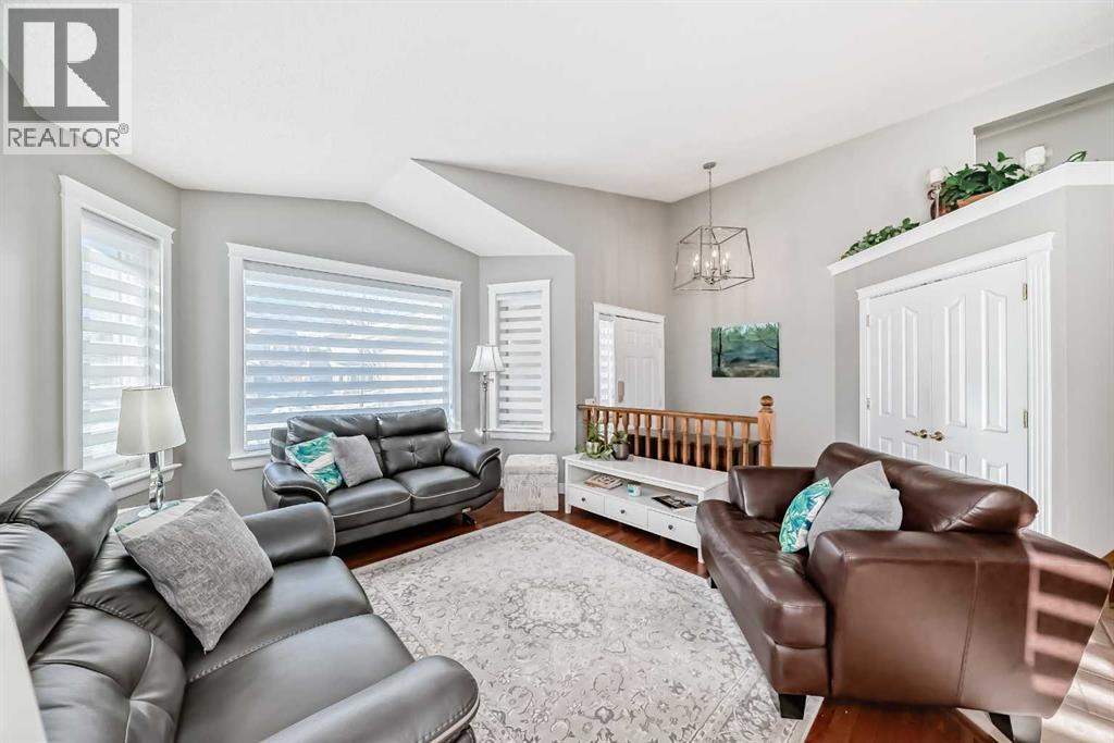 House for Sale in 76 Riverside Way SE|Calgary, Alberta T2C3V8 4