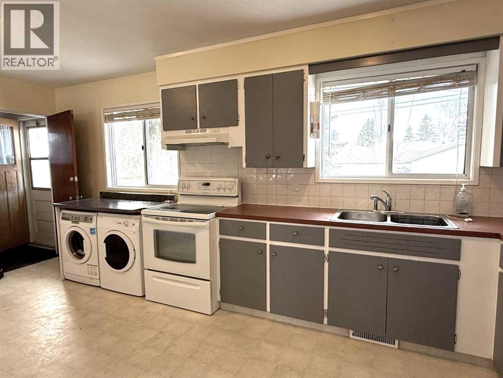 House for Sale in 37 Arbour Crescent SE|Calgary, Alberta T2J0X6 3