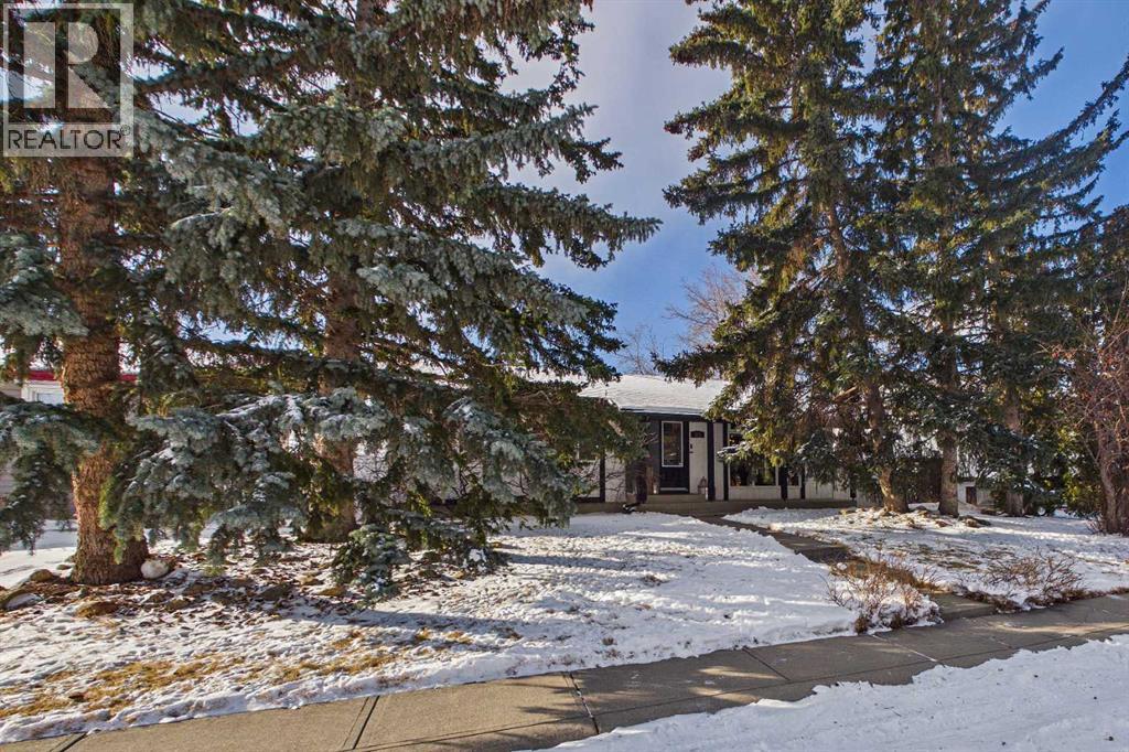 House for Sale in 335 Huntridge Road NE|Calgary, Alberta T2K4B8 3