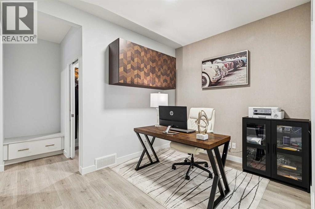 House for Sale in 153 Edith Villas NW|Calgary, Alberta T3R1Y8 5