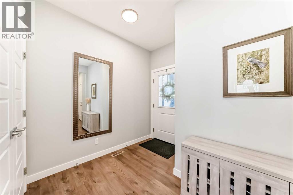 House for Sale in 32 Creekstone Landing SW|Calgary, Alberta T2X5E5 2