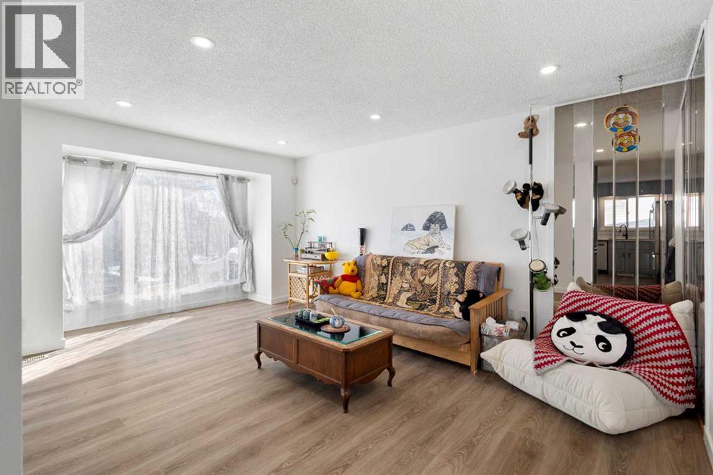 House for Sale in 95 Beddington Way NE|Calgary, Alberta T3K1M8 3