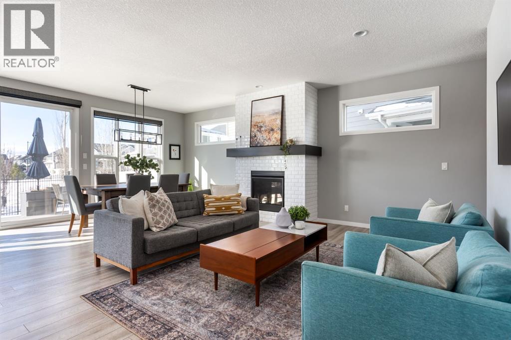 House for Sale in 21 West Grove Mews SW|Calgary, Alberta T3H2B1 2