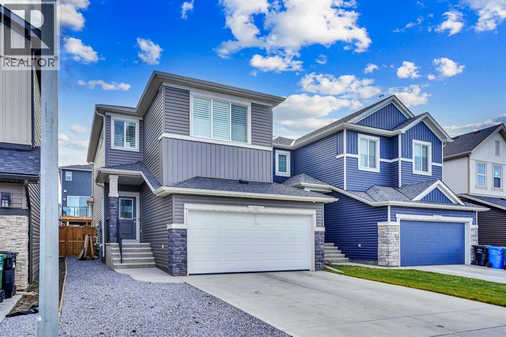 House for Sale in 117 Amblehurst Green NW|Calgary, Alberta T3P1W8 2