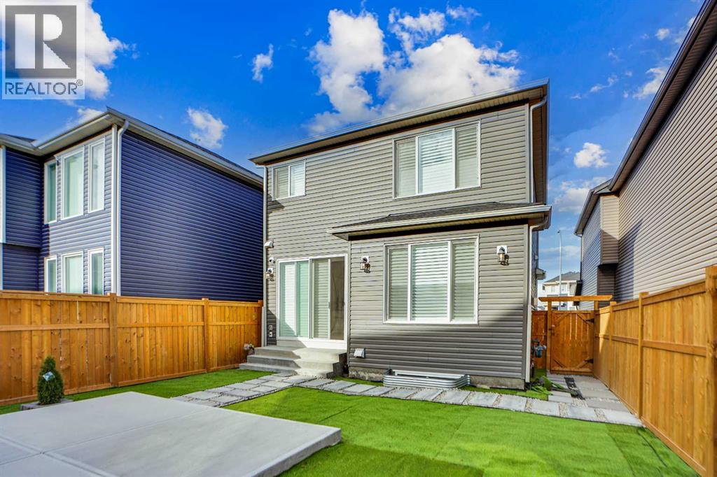 House for Sale in 117 Amblehurst Green NW|Calgary, Alberta T3P1W8 3