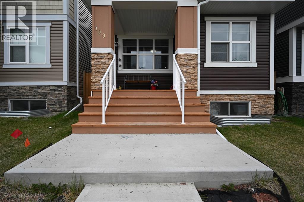 House for Sale in 109 Red Embers Crescent NE|Calgary, Alberta T3N0R4 3
