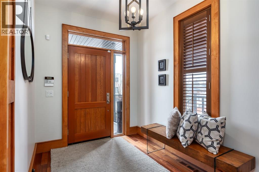 Duplex for Sale in 2027 27 Avenue SW|Calgary, Alberta T2T1H6 2