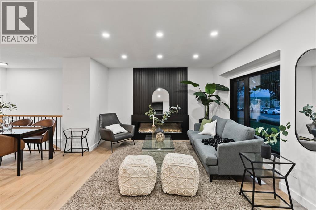 House for Sale in 4940 45 Street SW|Calgary, Alberta T3E3W4 3