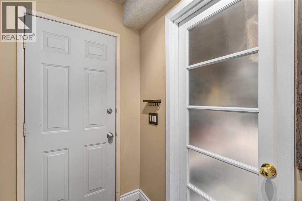 Row / Townhouse for Sale in 3, 643 4 Avenue NE|Calgary, Alberta T2E0J9 2