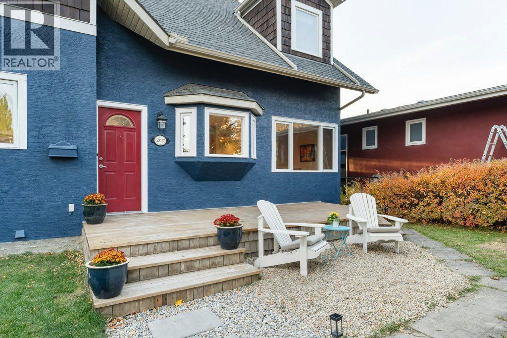 House for Sale in 5227 Carney Road NW|Calgary, Alberta T2L1G1 2