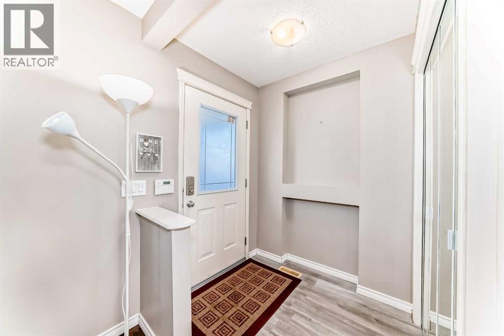 House for Sale in 119 Evermeadow Avenue SW|Calgary, Alberta T2Y5E5 2