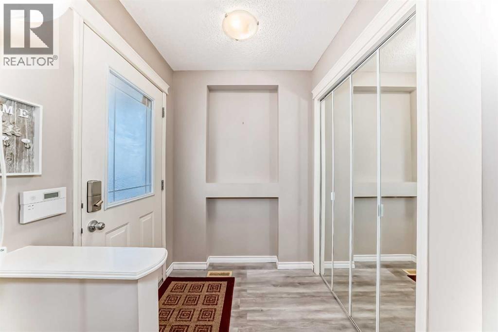 House for Sale in 119 Evermeadow Avenue SW|Calgary, Alberta T2Y5E5 3