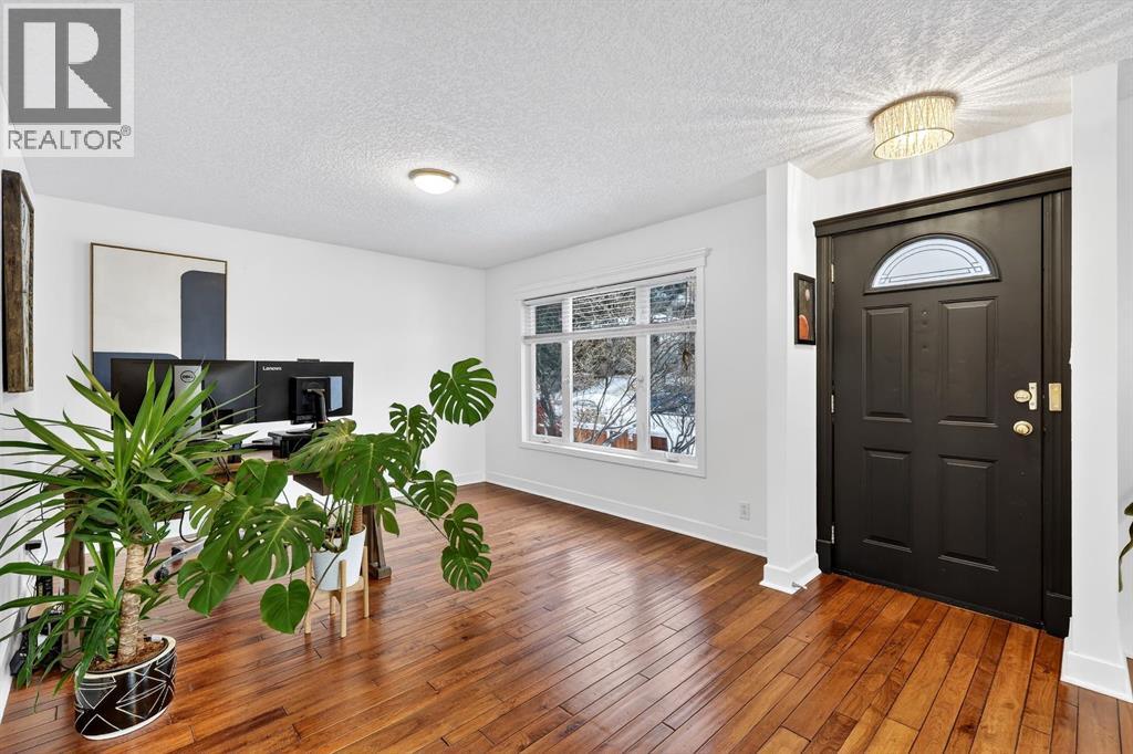 House for Sale in 101 12A Street NE|Calgary, Alberta T2E2W1 4