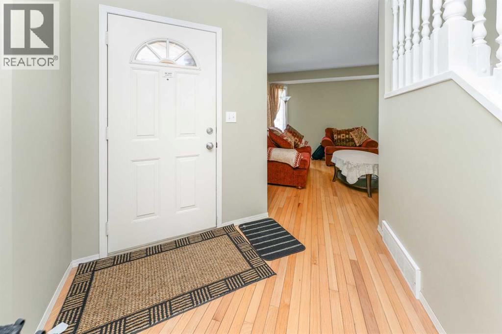 House for Sale in 63 Hawkmount Green NW|Calgary, Alberta T3G3T9 2