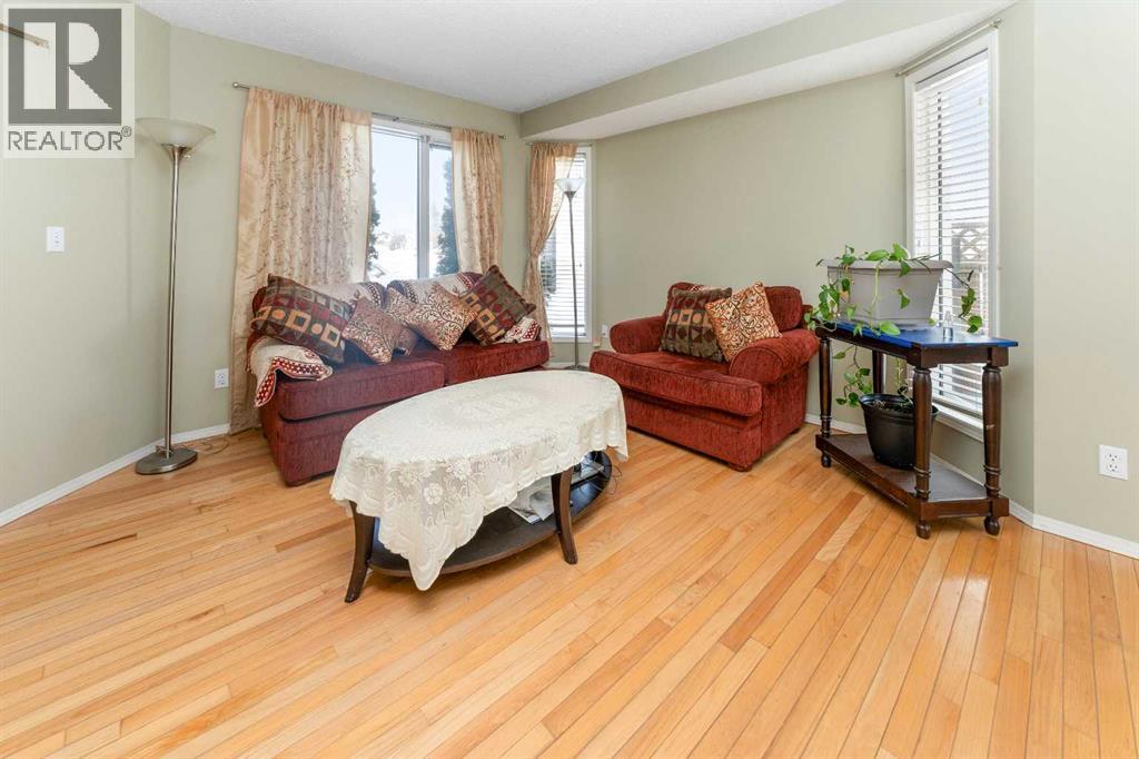 House for Sale in 63 Hawkmount Green NW|Calgary, Alberta T3G3T9 3