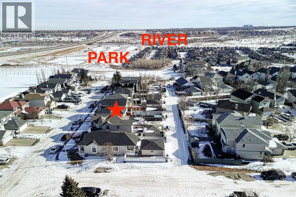 House for Sale in 136 Chaparral Ridge Circle SE|Calgary, Alberta T2X3X3 2