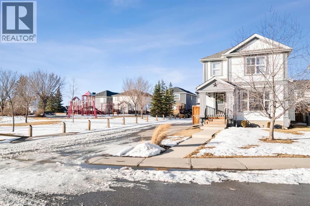 House for Sale in 327 Copperstone Grove SE|Calgary, Alberta T2Z4X9 3