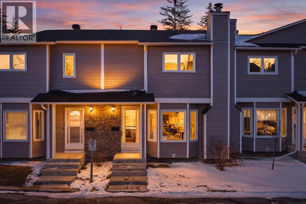 Row / Townhouse for Sale in 182 Riverglen Park SE|Calgary, Alberta T2C3Z1