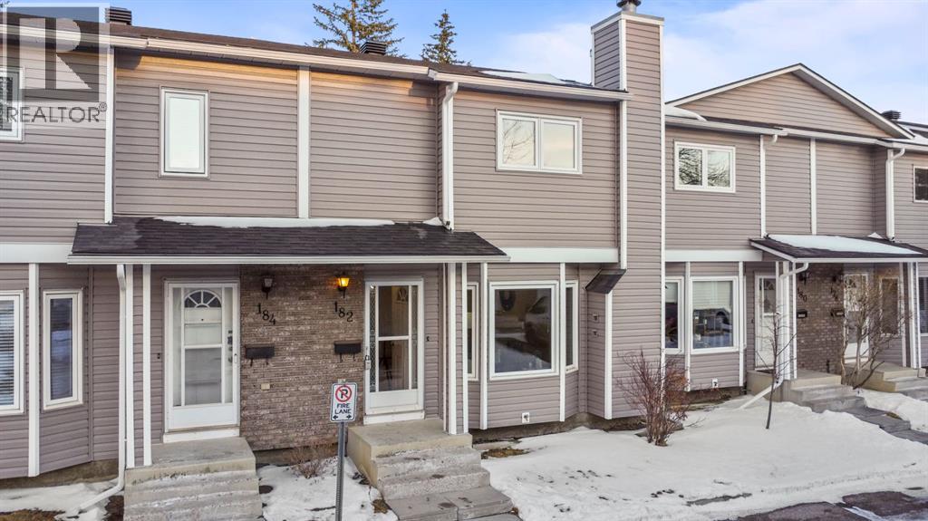 Row / Townhouse for Sale in 182 Riverglen Park SE|Calgary, Alberta T2C3Z1 2
