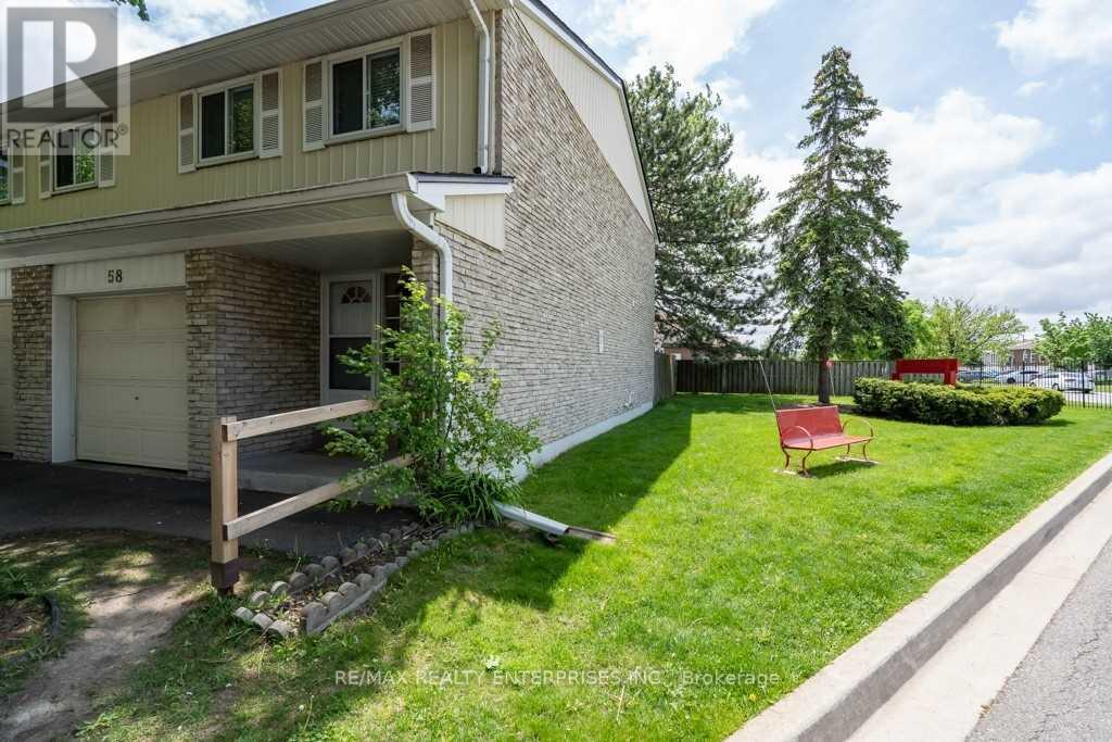 Row / Townhouse for Sale in 58 - 830 STAINTON DRIVE|Mississauga (Erindale), Ontario L5C2Z3 2