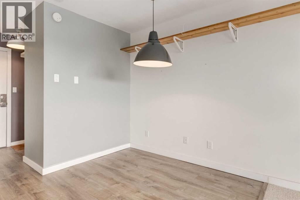 Apartment for Sale in 206, 1513 26 Avenue SW|Calgary, Alberta T2T1C4 4