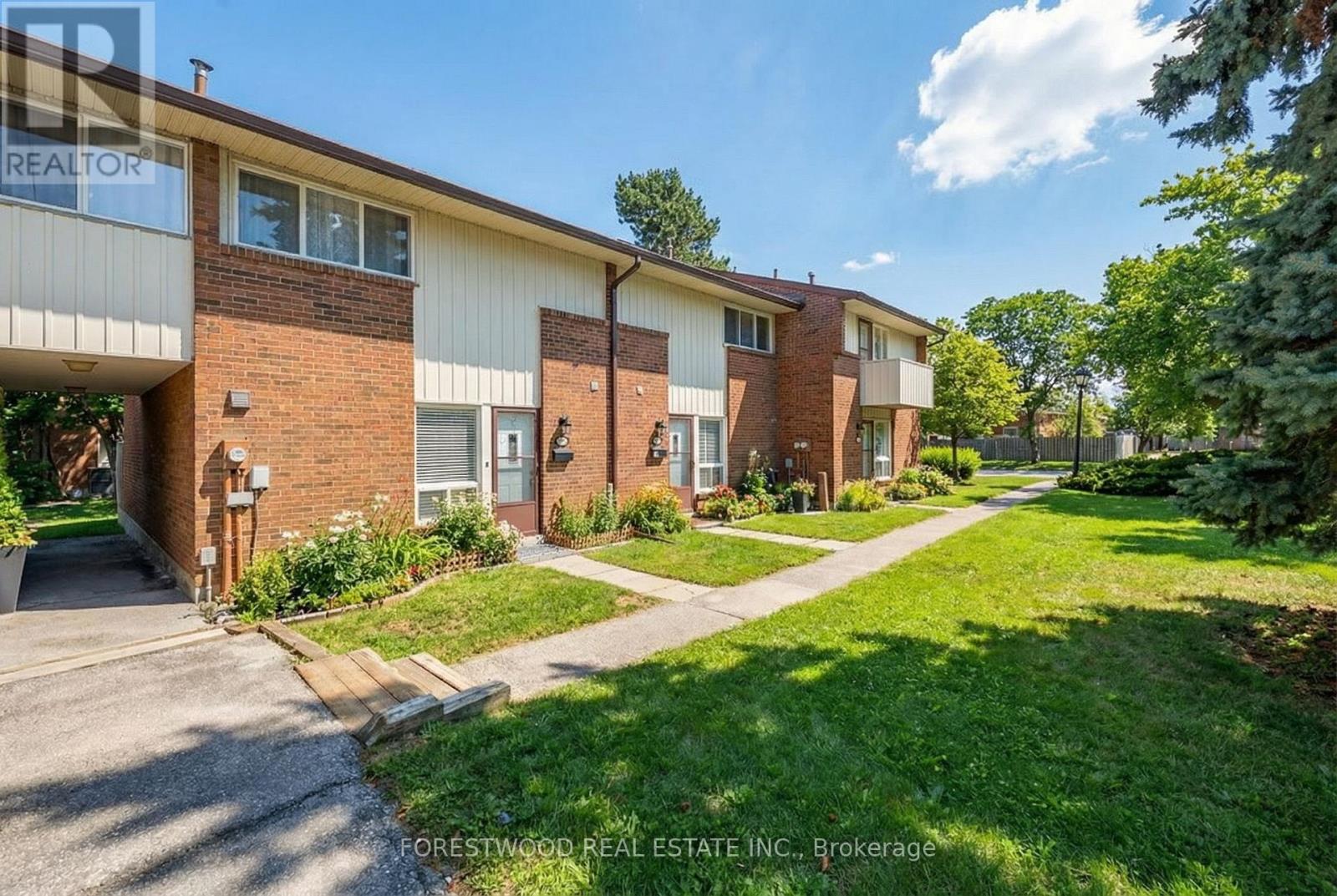 Row / Townhouse for Sale in 50 - 3665 FLAMEWOOD DRIVE|Mississauga (Applewood), Ontario L4Y3P5 2