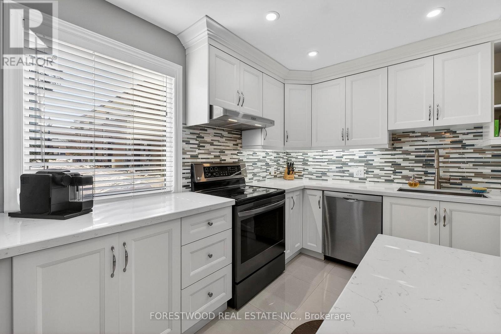 Row / Townhouse for Sale in 50 - 3665 FLAMEWOOD DRIVE|Mississauga (Applewood), Ontario L4Y3P5 5