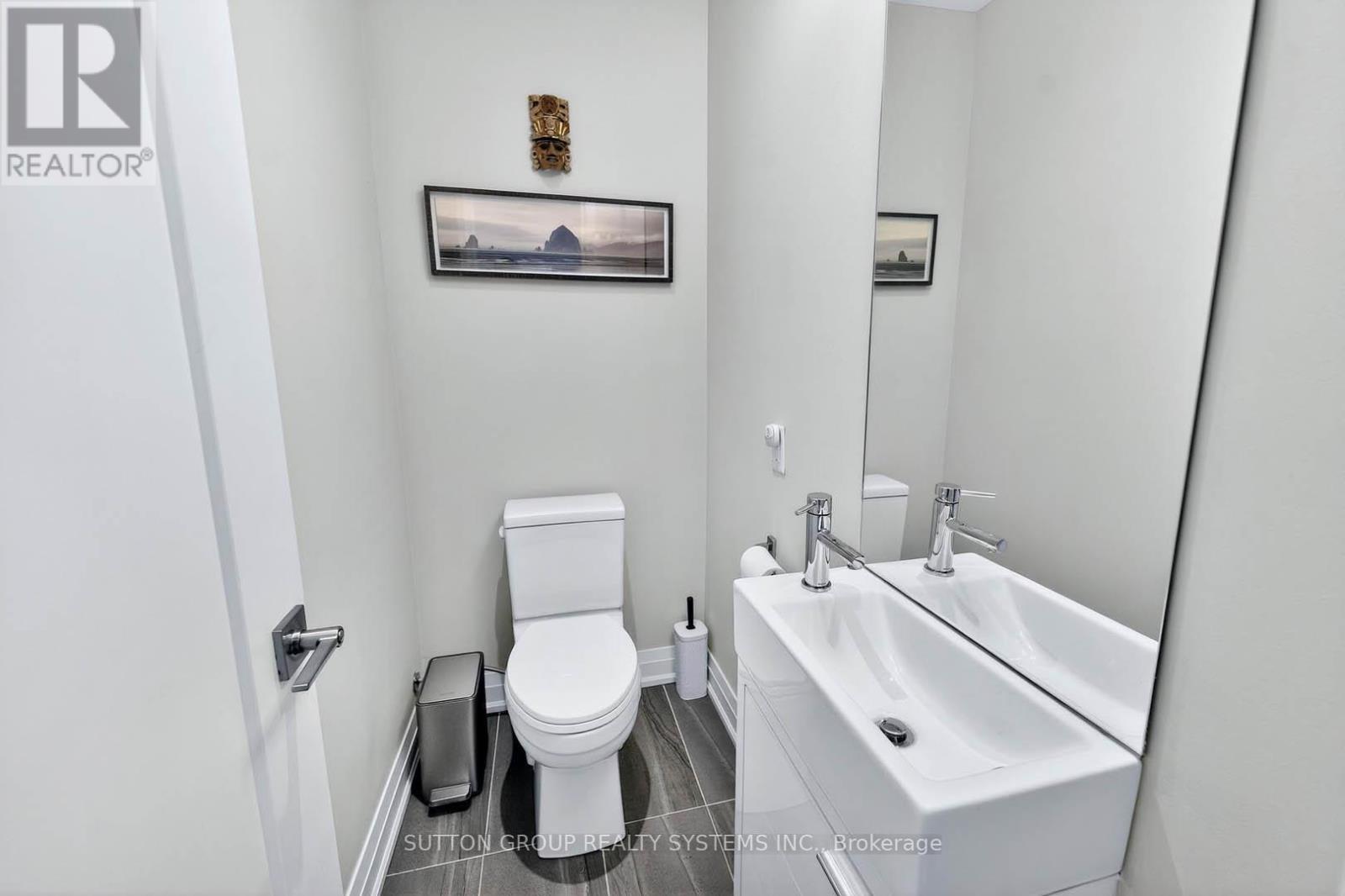 Row / Townhouse for Sale in 1126A ISLINGTON AVENUE|Toronto (Islington-City Centre West), Ontario M8Z0G6 5