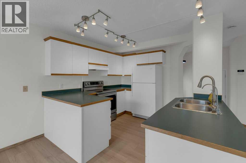 House for Sale in 9473 Hidden Valley Drive NW|Calgary, Alberta T3A5S9 4