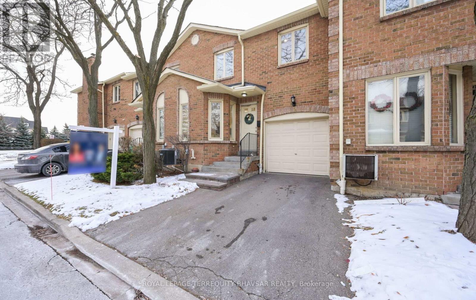 Row / Townhouse for Sale in 12 - 5020 DELAWARE DRIVE|Mississauga (Hurontario), Ontario L4Z3C4