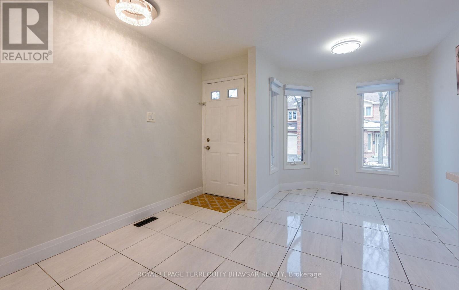 Row / Townhouse for Sale in 12 - 5020 DELAWARE DRIVE|Mississauga (Hurontario), Ontario L4Z3C4 4