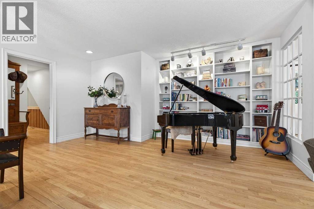 House for Sale in 6913 Leaside Drive SW|Calgary, Alberta T3E6H6 5