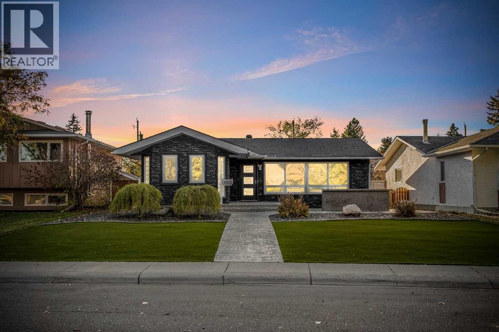 House for Sale in 10012 Willowview Road SE|Calgary, Alberta T2J1P4 2