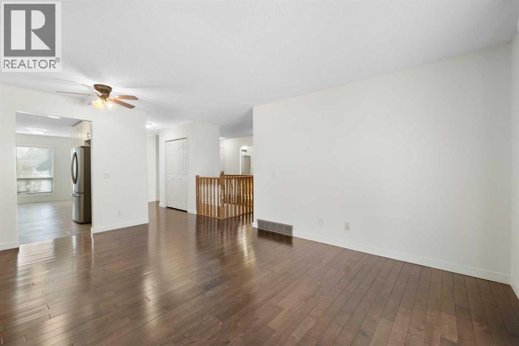 Row / Townhouse for Sale in 84 Deer Ridge Close SE|Calgary, Alberta T2J7C2 5