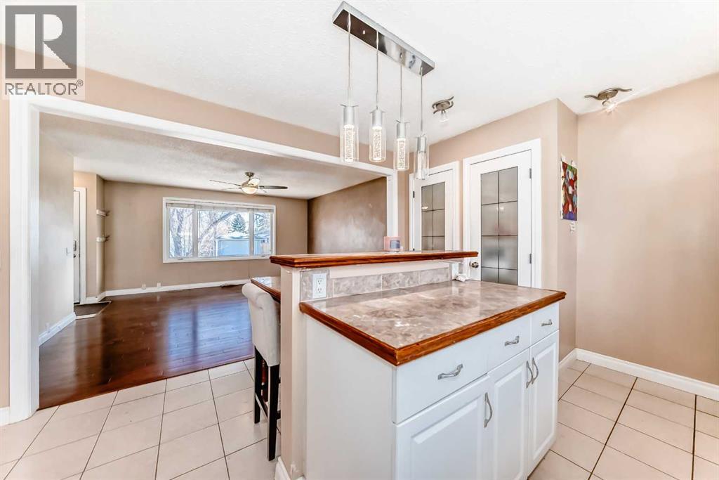 House for Sale in 7139 18 Street SE|Calgary, Alberta T2C1K2 5