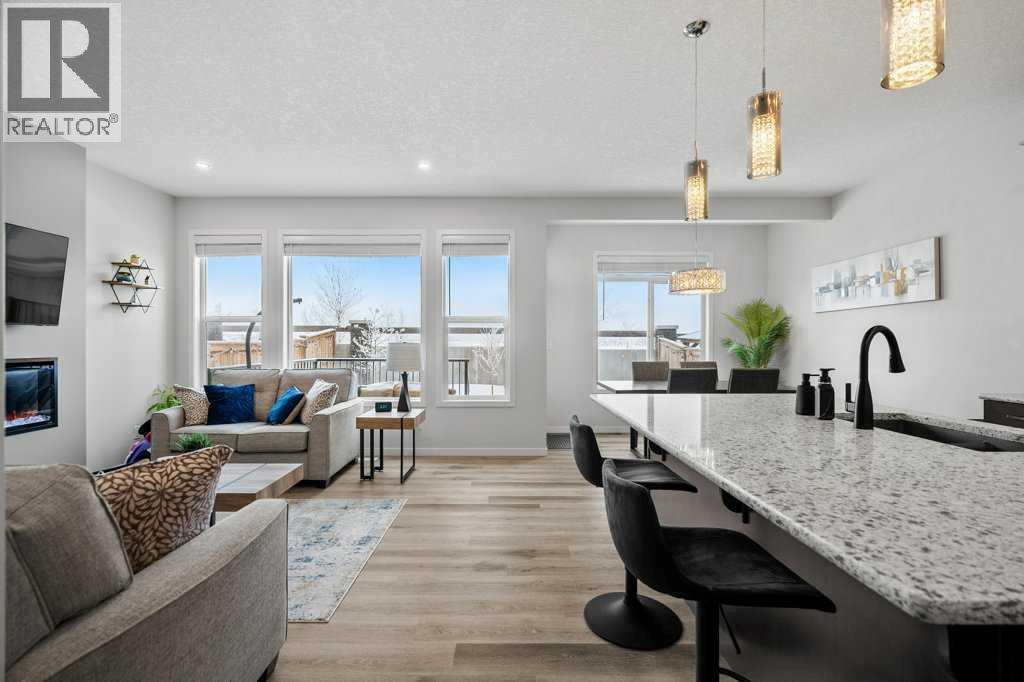 House for Sale in 102 Creekside Way SW|Calgary, Alberta T2X4A9 3