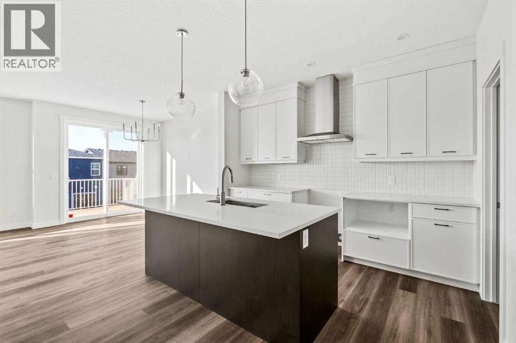 House for Sale in 54 Lucas Place NW|Calgary, Alberta T3P2E2 2