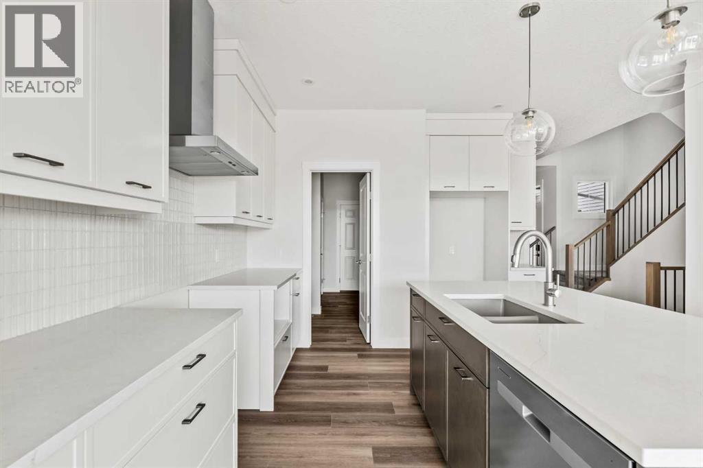 House for Sale in 54 Lucas Place NW|Calgary, Alberta T3P2E2 5